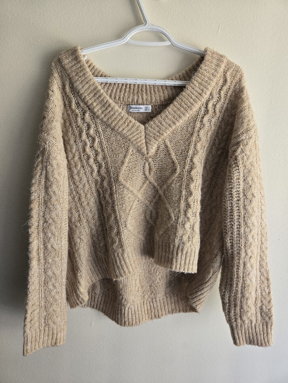 Stradivarius Beige Cable-Knit V-Neck Sweater